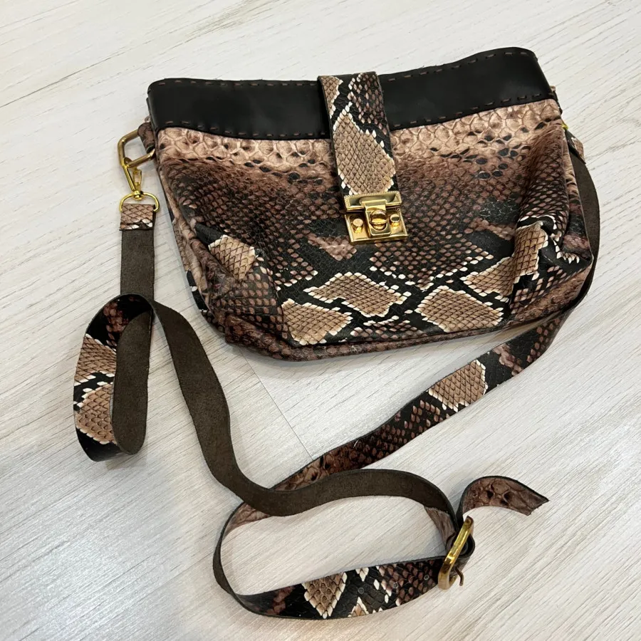 کیف دستدوز
