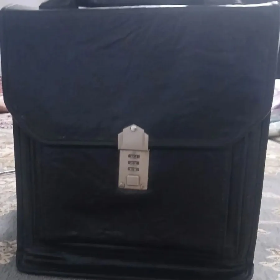 کیف رمز دار کاملا نو