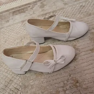 کفش پاشنه دار بچگانه