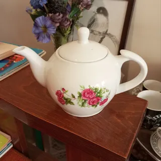 قوری چینی گل سرخ