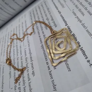 گردنبند حلزونی مربعی