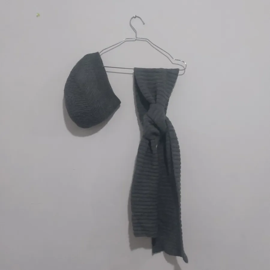 شال و کلاه طوسی