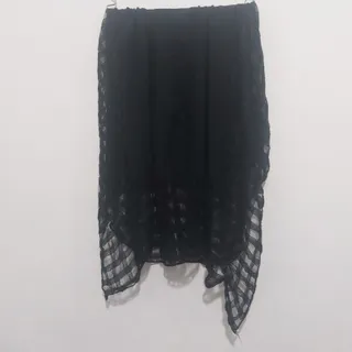 شال مشکی پنجره ای