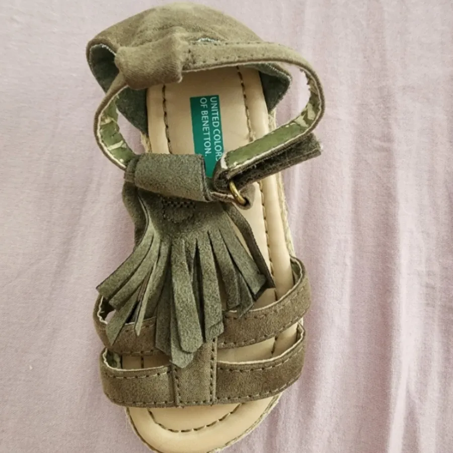 صندل Benetton