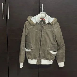 کاپشن کلاه دار