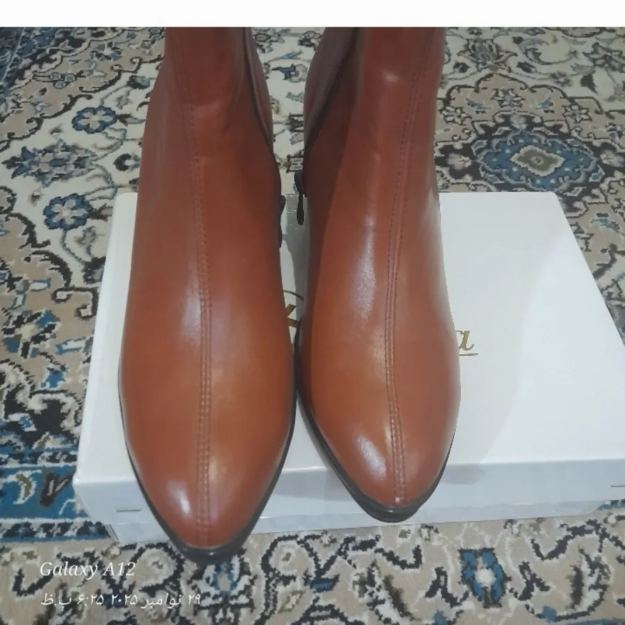 نیم بوت کاملا نو