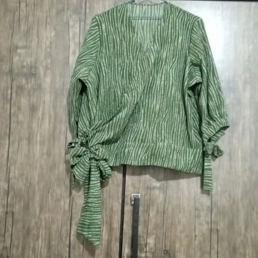 شومیز کراپ کرم زیتونی