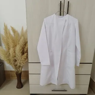 مانتو سفید روپوش