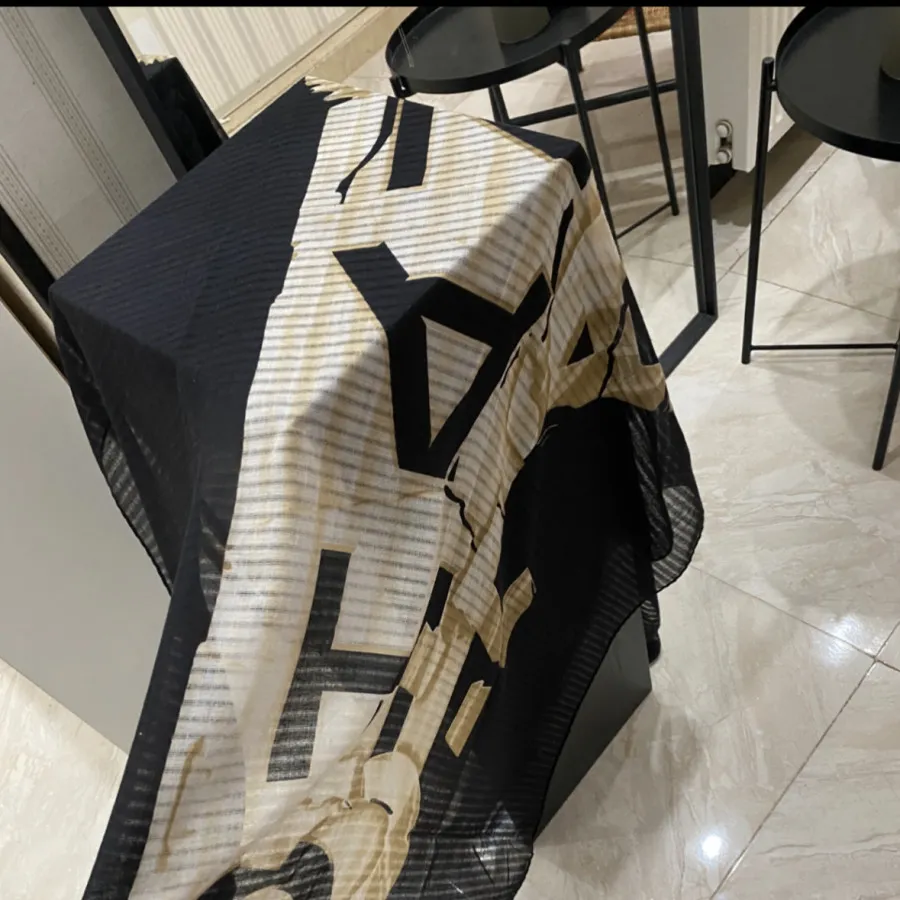 شال chanel