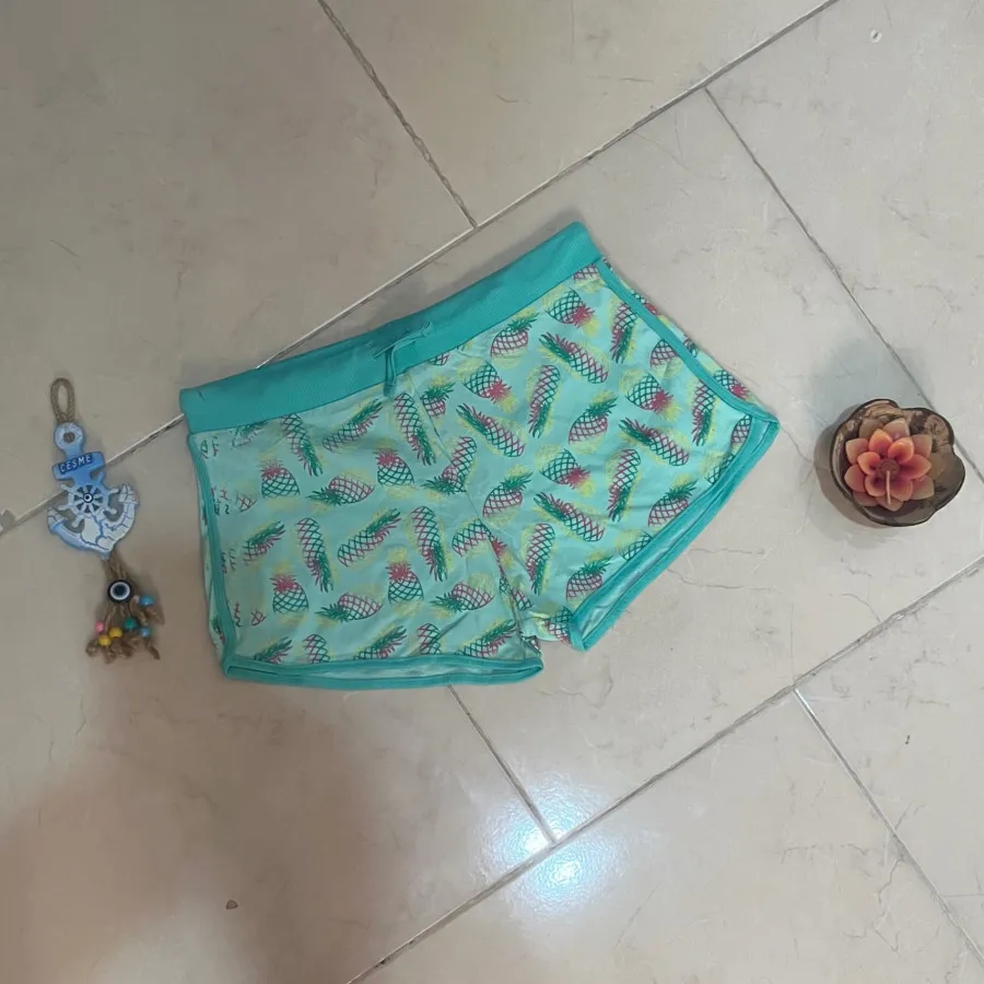 شلوارک با اشانتیون