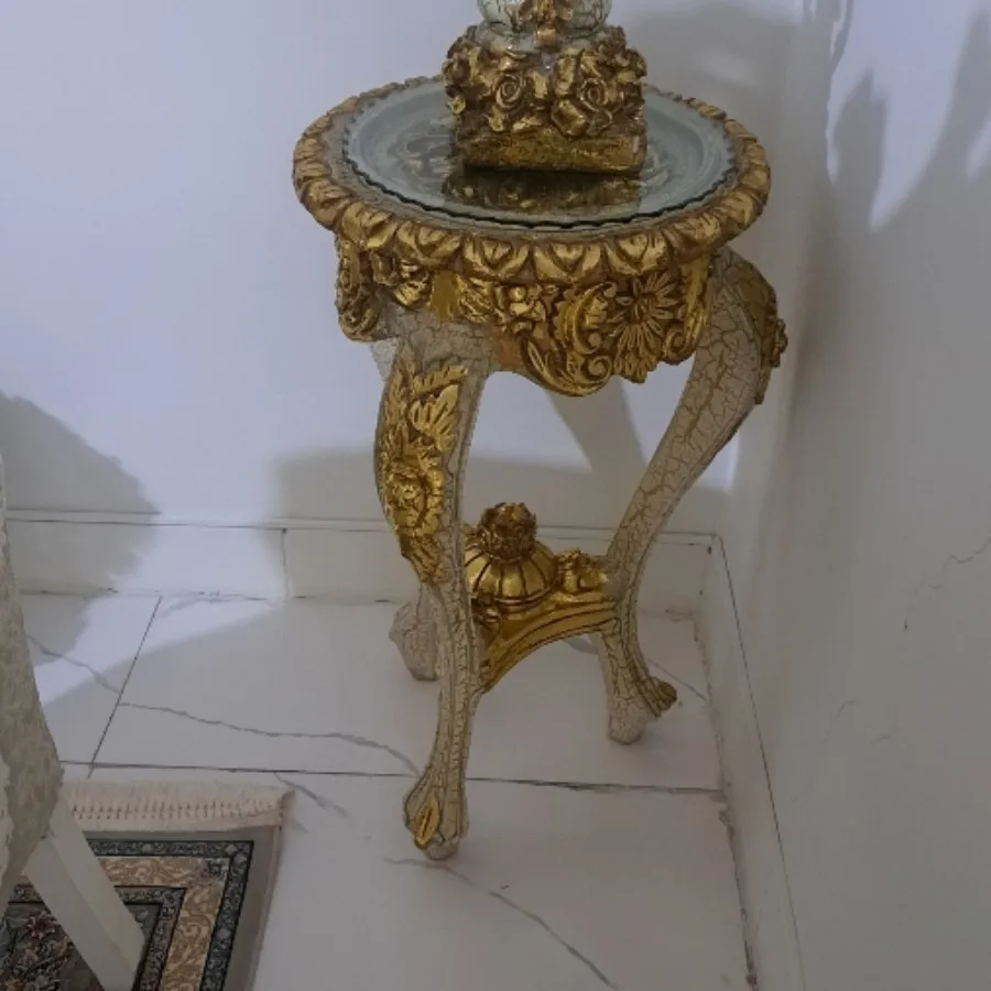 گل با پایه طلایی