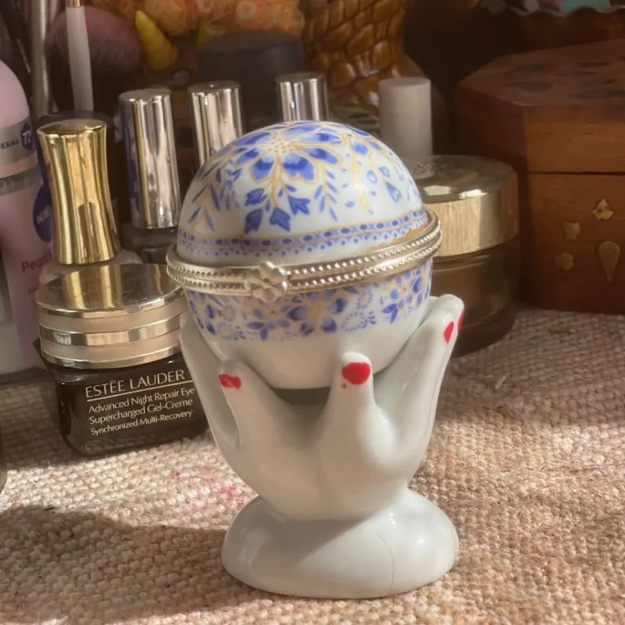 جای انگشتر تزیینی