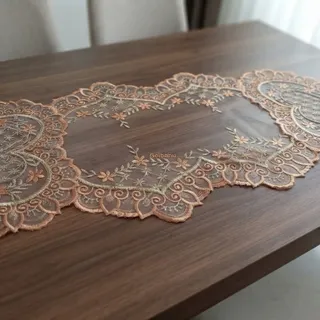 رانر تور و گلدوزی