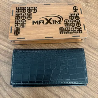 کیف پول با جعبه چوبی