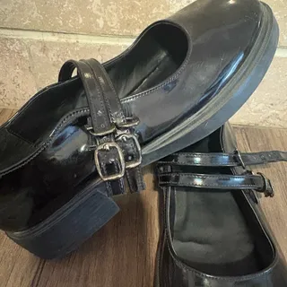 کفش عروسکی