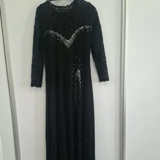 پیراهن مشکی دنباله دار