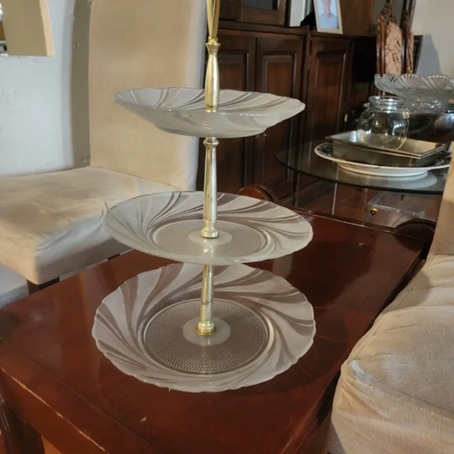 شیرینی خوری