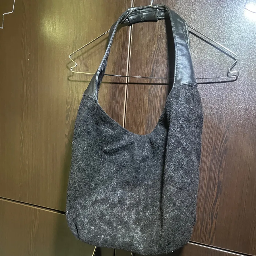 کیف مشکی مخمل