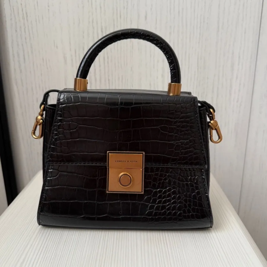 کیف Charles & Keith