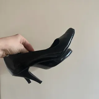 کفش پاشنه ورنی