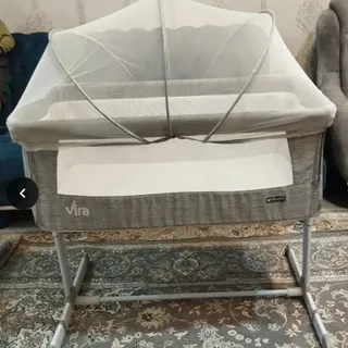 تخت کنار مادر