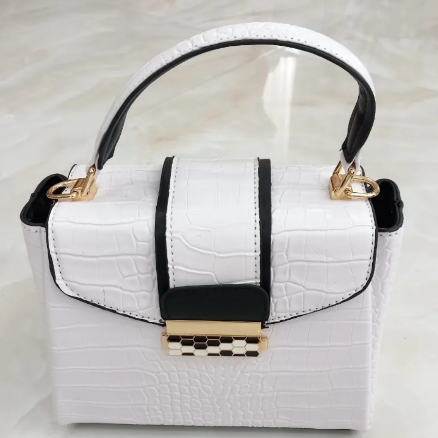کیف چرم سفید