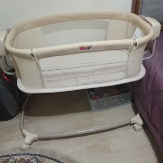 تخت کنار مادر