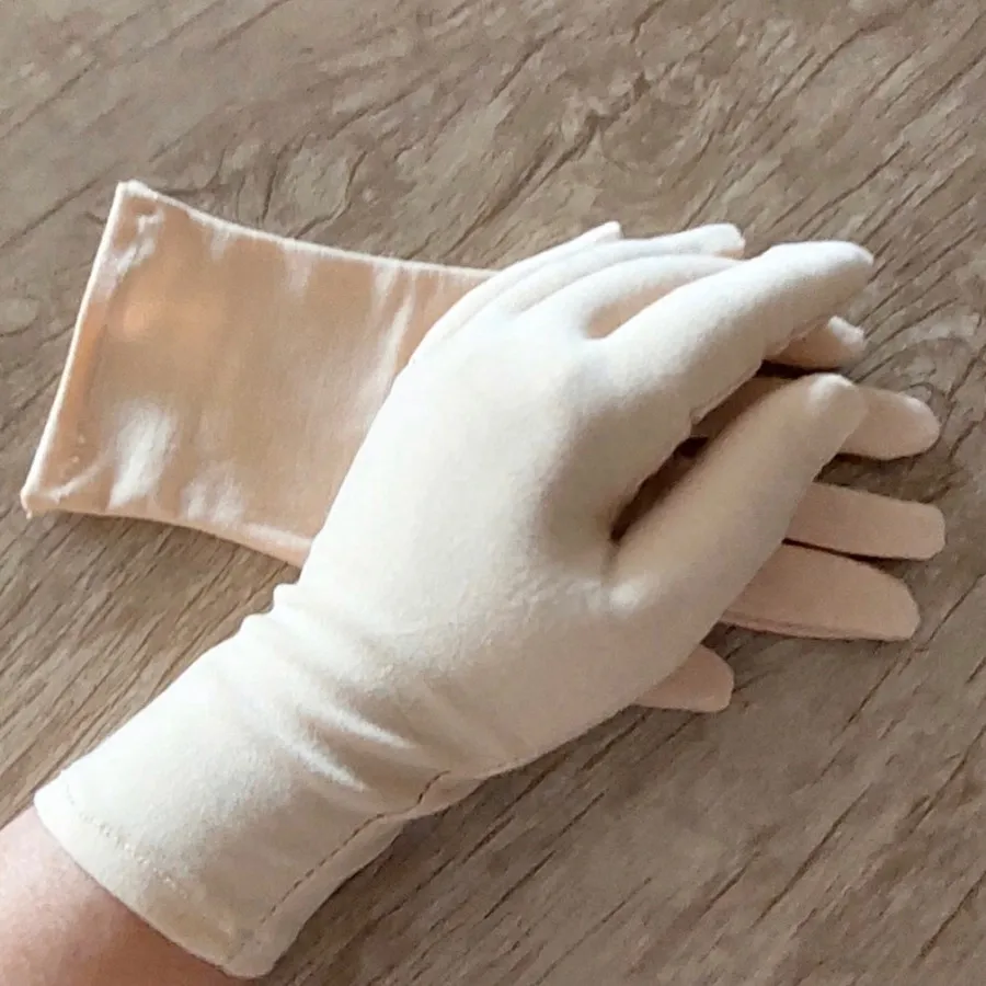 دستکش نخی کرمی