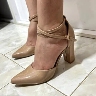 کفش پاشنه بلند کرم