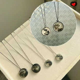 گردنبند شبرنگ ماه