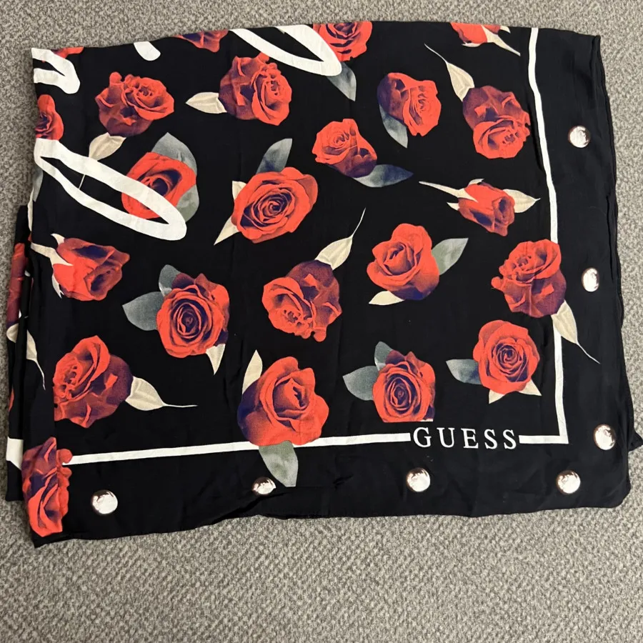 روسری برند guess