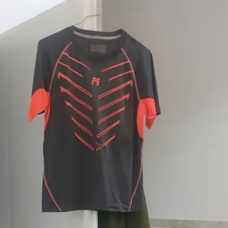 تی شرت و شلوار ک ورزشی