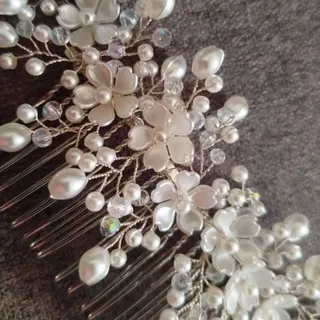 شانه و گل سر