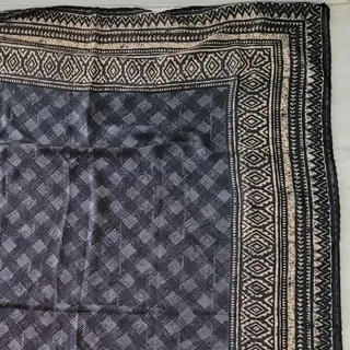 روسری دور دوخت