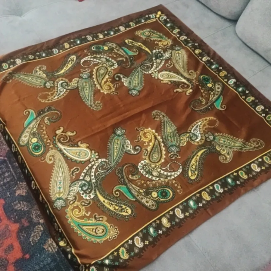 روسری ساتن