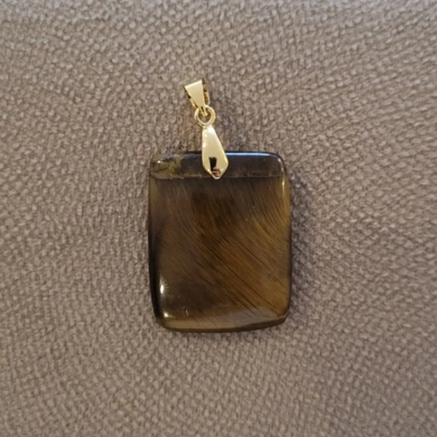 آویز سنگی زنانه