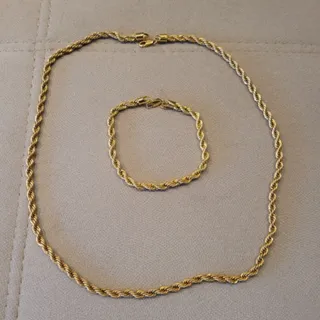 گردنبند و دستبند