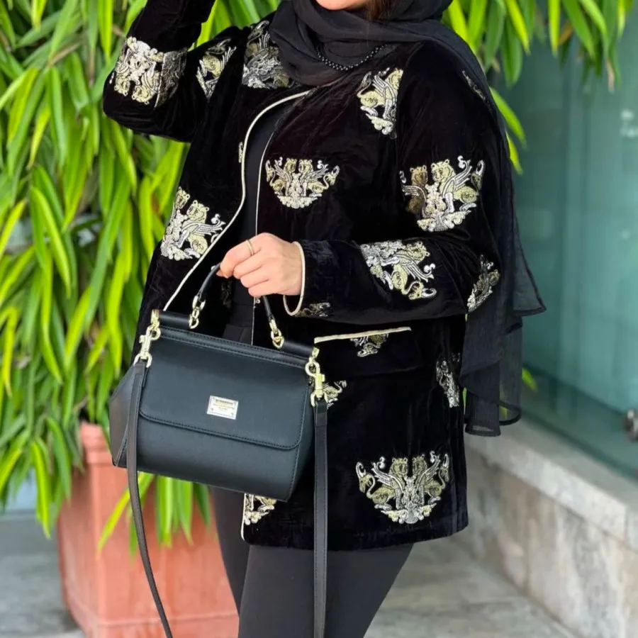 کت گلدوزی شده دور گاندوزی