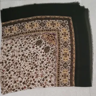 روسری نخی طرح دار