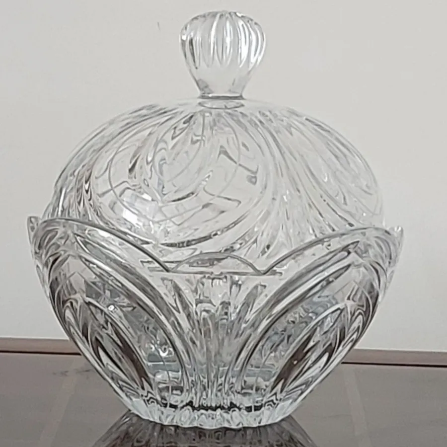 آجیل خوری یا شکلات خوری