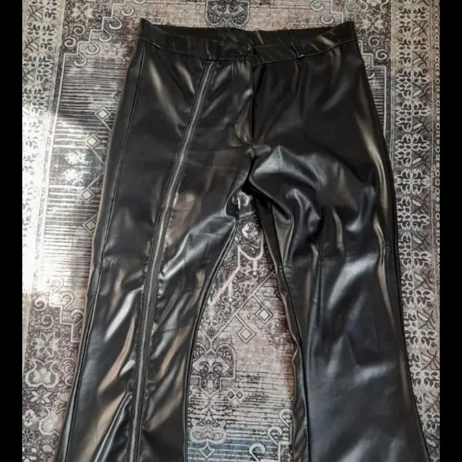 شلوار چرم دمپا