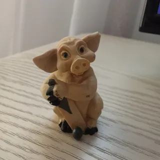 مجسمه خوک  وخروس