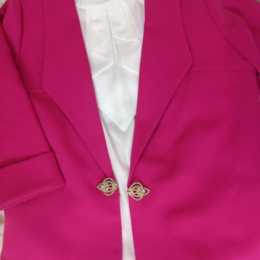 کت شلوار با تاپ زیرش