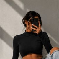الی و لباساش